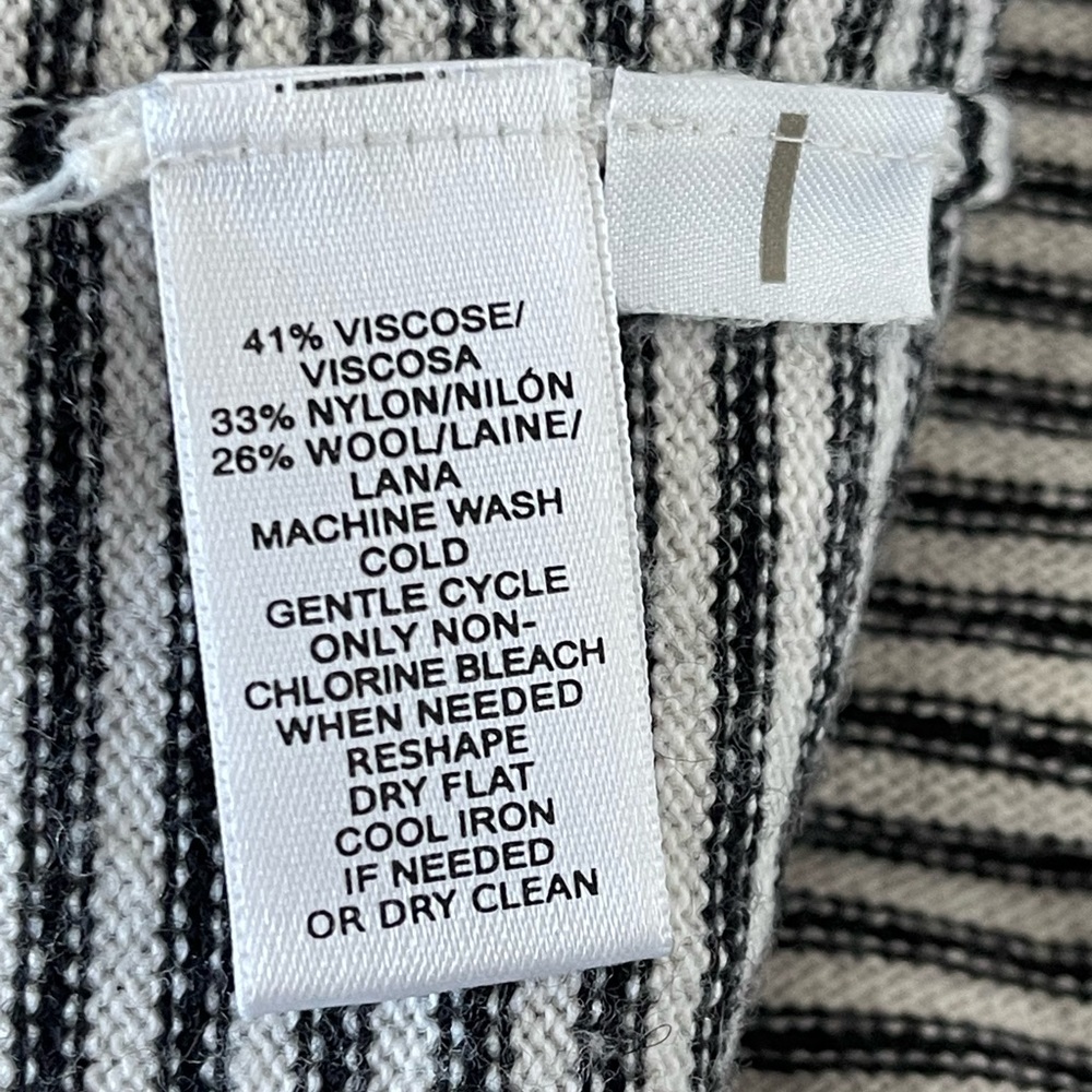 LOFT Sweater - Picture 6 of 6